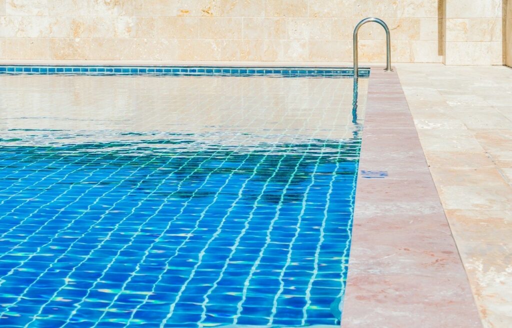 cleaning pool by bead blasting